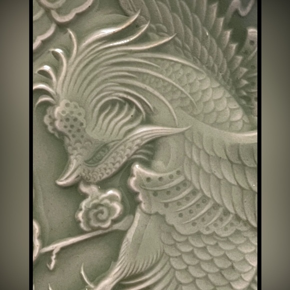 Phoenix Dragon Asian 9” Glazed Celadon Green Plate Signed . Estate pre-loved. - Picture 7 of 11